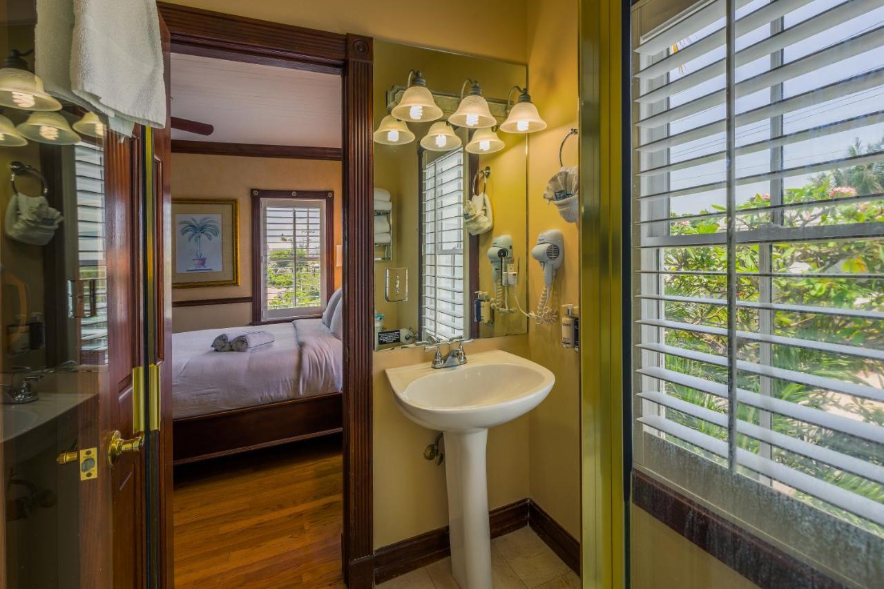 Luxury Queen Room