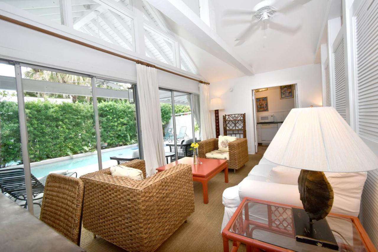 King Suite with Pool View