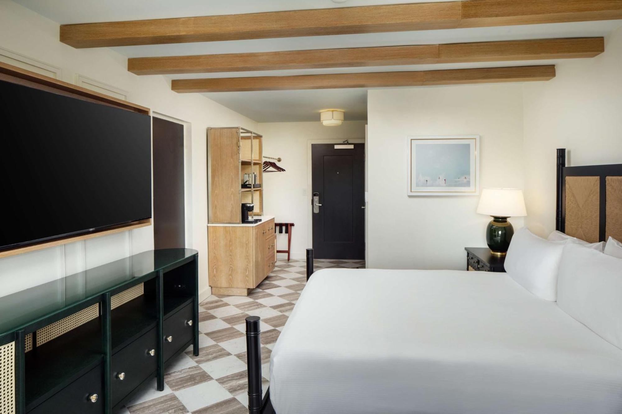 King Room with Roll-In Shower - Hearing/Mobility Accessible - Key West View,1592051578:JPEG