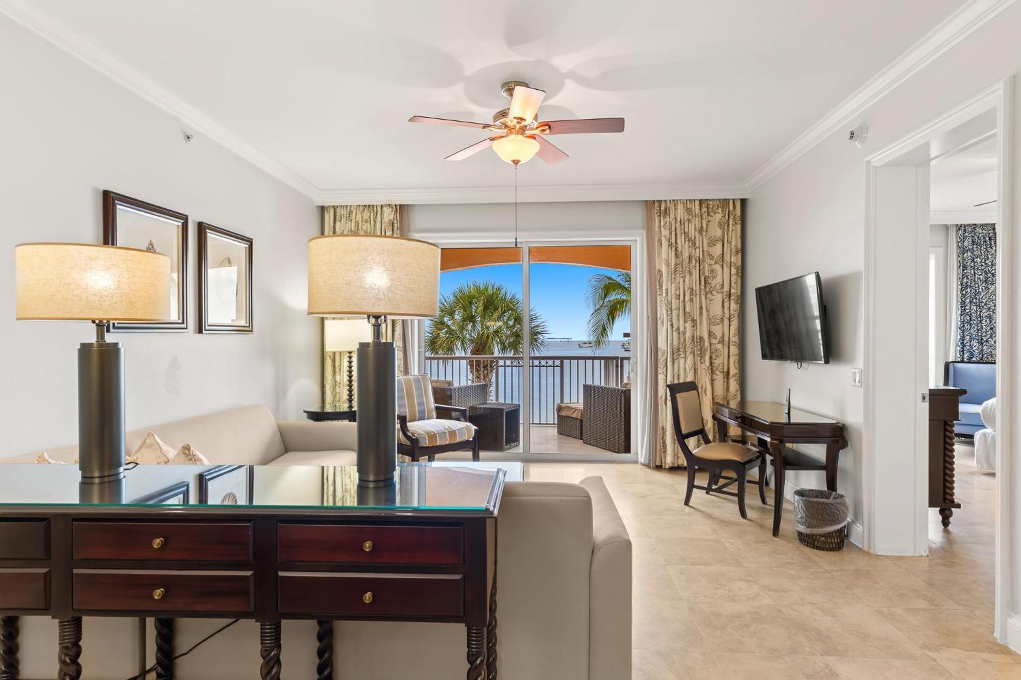 Ocean Front 1BR Suite Direct Beach Access