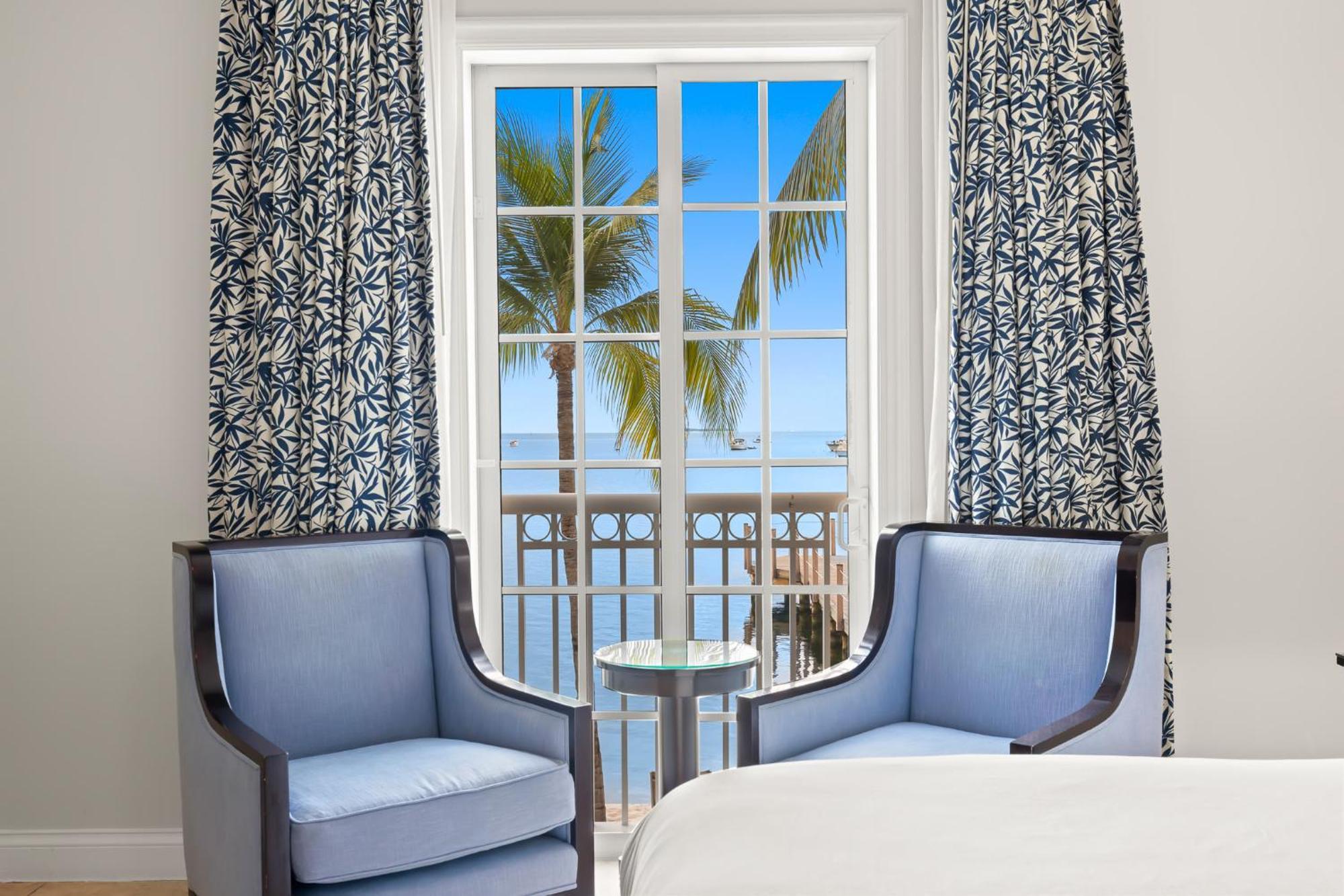 Ocean Front 1BR Suite Direct Beach Access