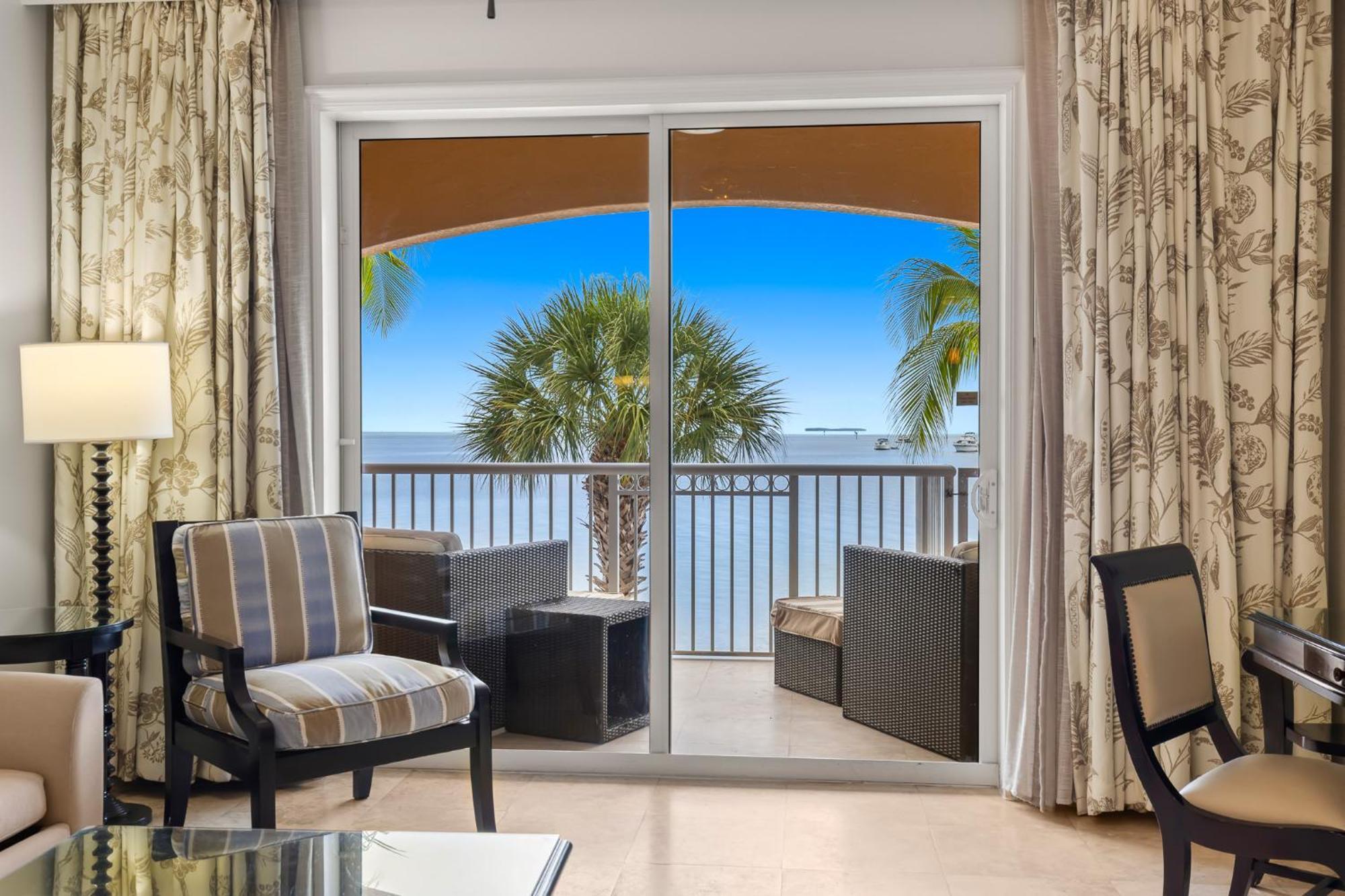 Ocean Front 1BR Suite Direct Beach Access