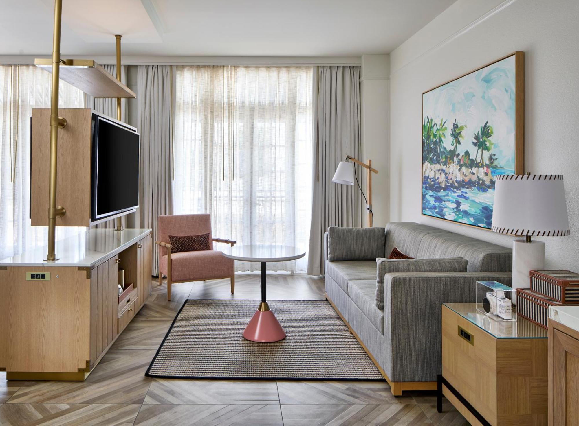 1 Bedroom Suite 1 King Sofa bed City View Balcony