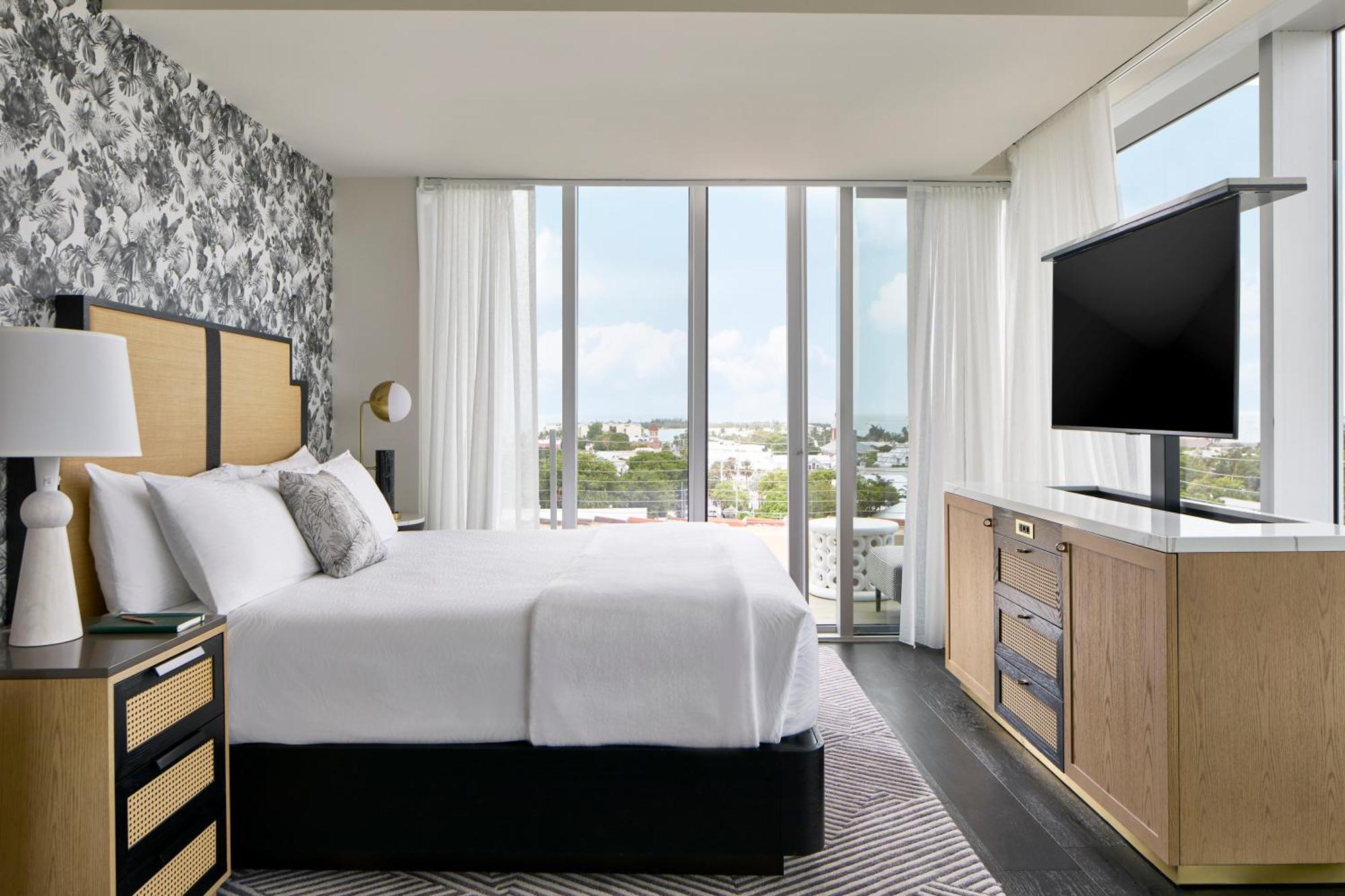 Skyline View Corner King Penthouse Guest room
