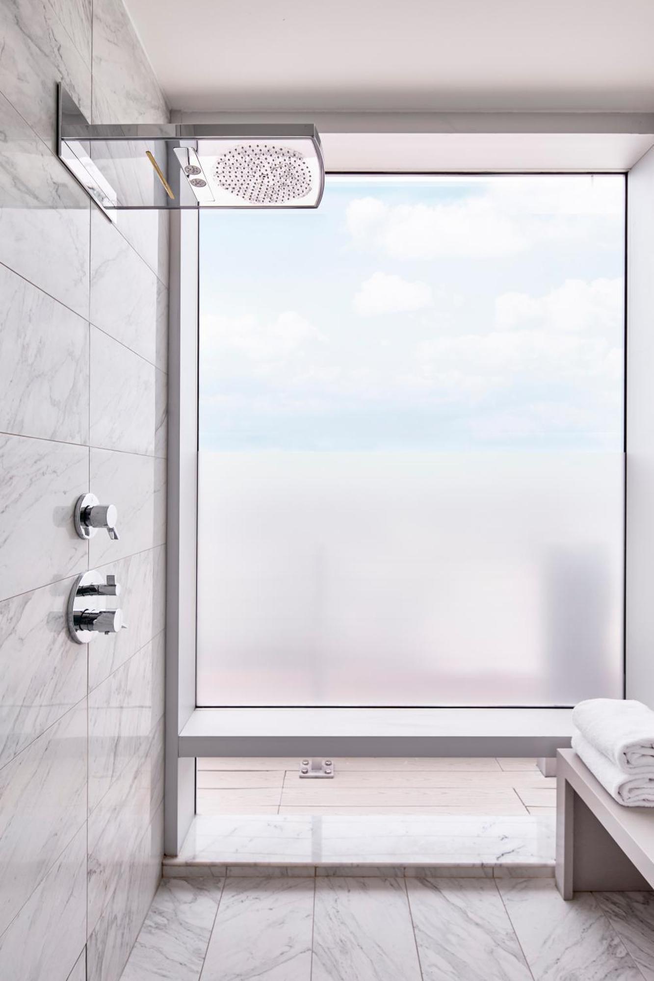 Hemingway Suite 1 Bedroom Penthouse Suite King Top floor