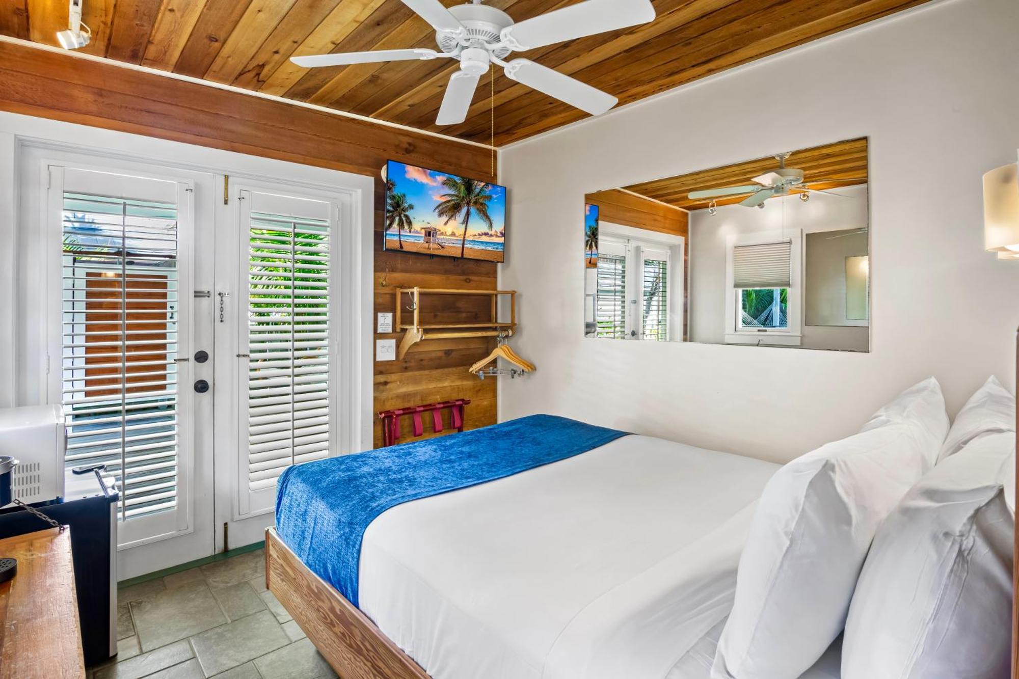 Queen Island Room