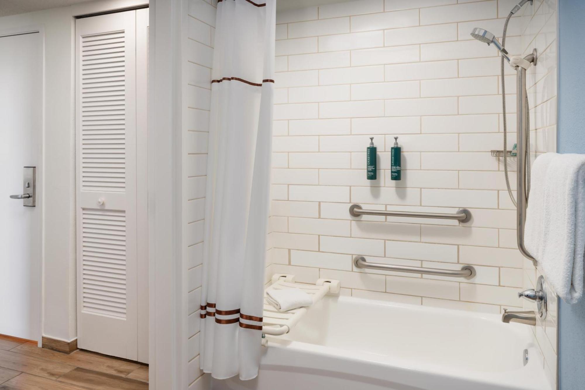 King Room with Bath Tub- Hearing Accessible/ Non-Smoking,1742647353:JPEG