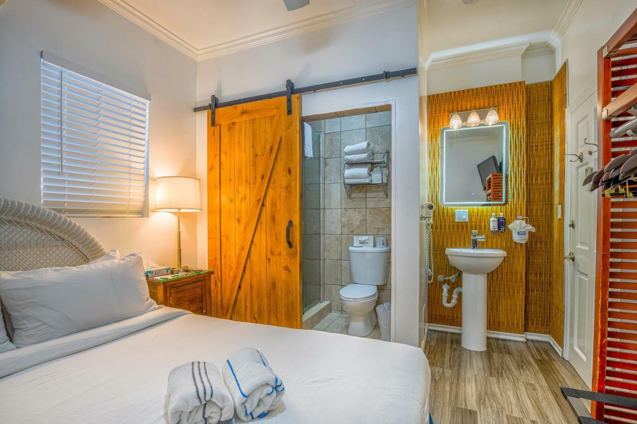 Small Queen Room