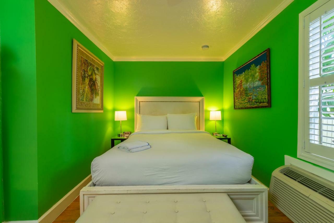 Deluxe Cottage Queen Room