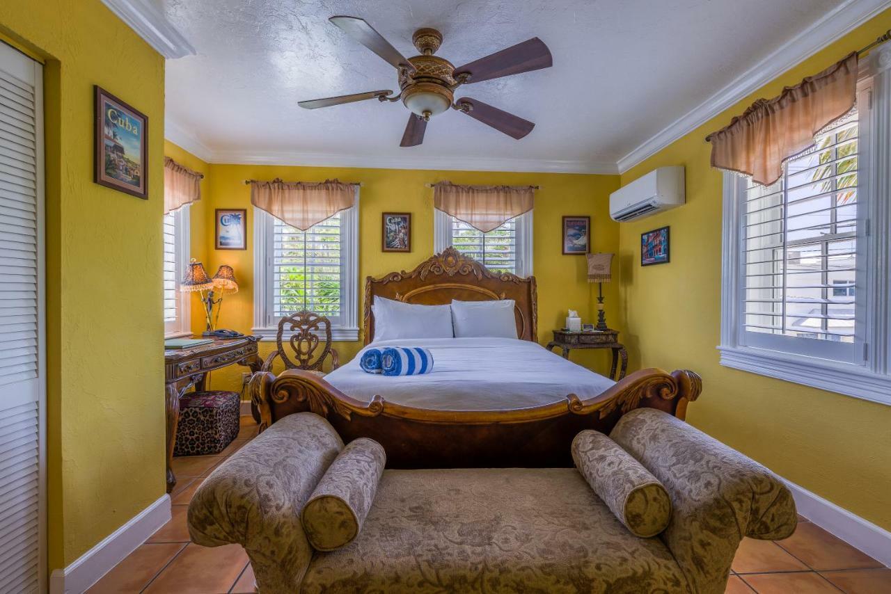 Havana Suite Kitchenette
