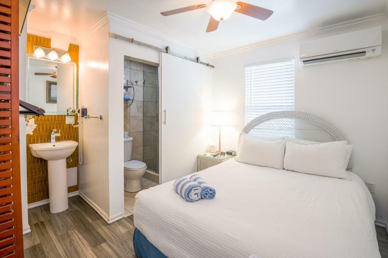 Small Queen Room