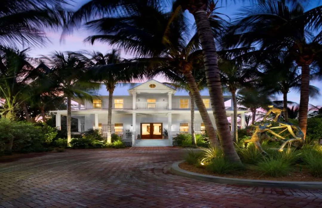 Parrot Key Hotel & Villas-1