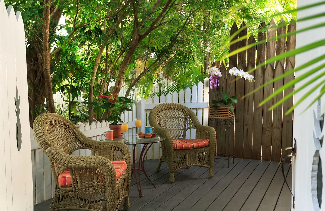 Tropical Inn-1
