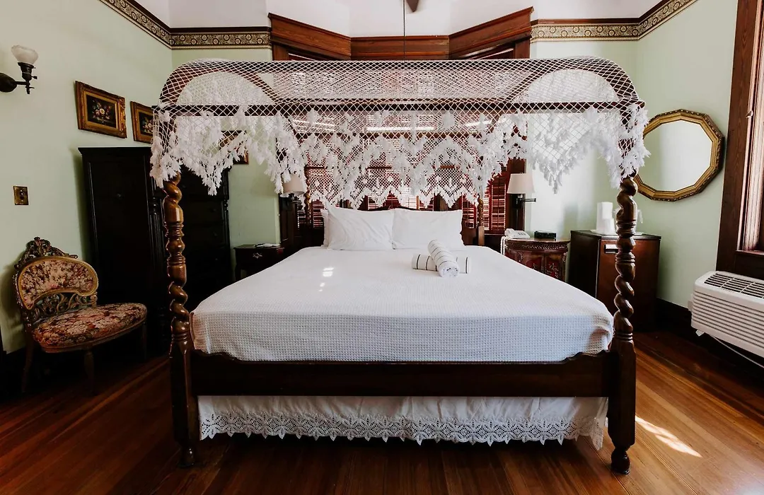 Curry Mansion Inn-1