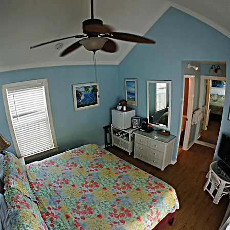Seascape Tropical Inn (Adults Only)-3