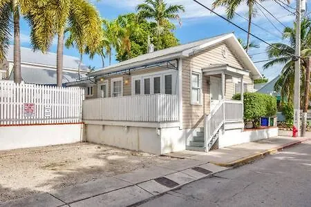 Poolside Retreat Apartment Key West