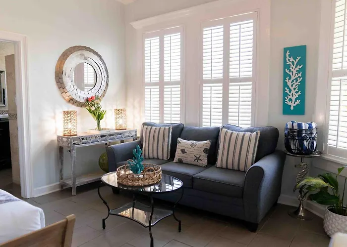 Southernmost Point Guest House & Garden Bar Key West