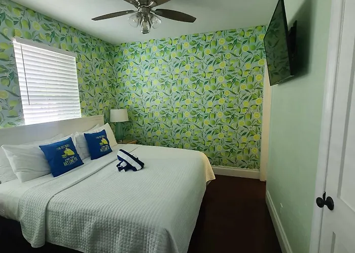 Duval Street Suite With Pool Key West