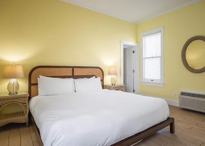 Classic King- Curry Mansion With Heated Pool! Key West