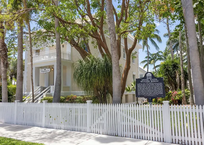 Weatherstation Inn Circa 1911 Key West