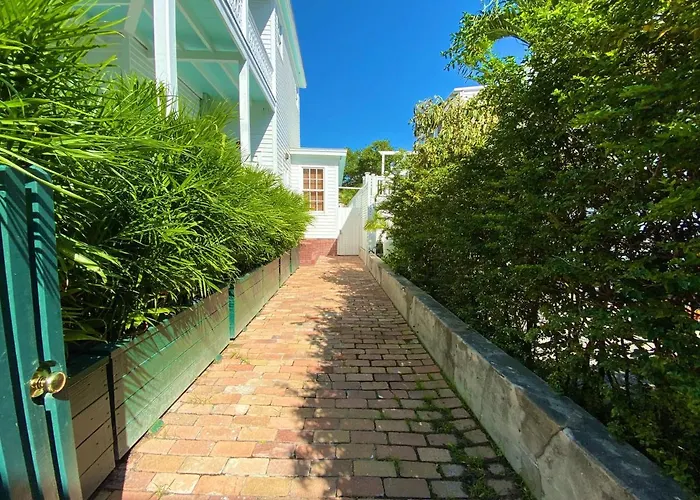 The Bartlum-Luxurious Studio Key West