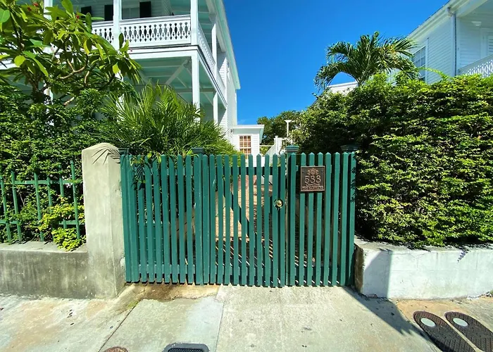 The Bartlum-Luxurious Studio Key West
